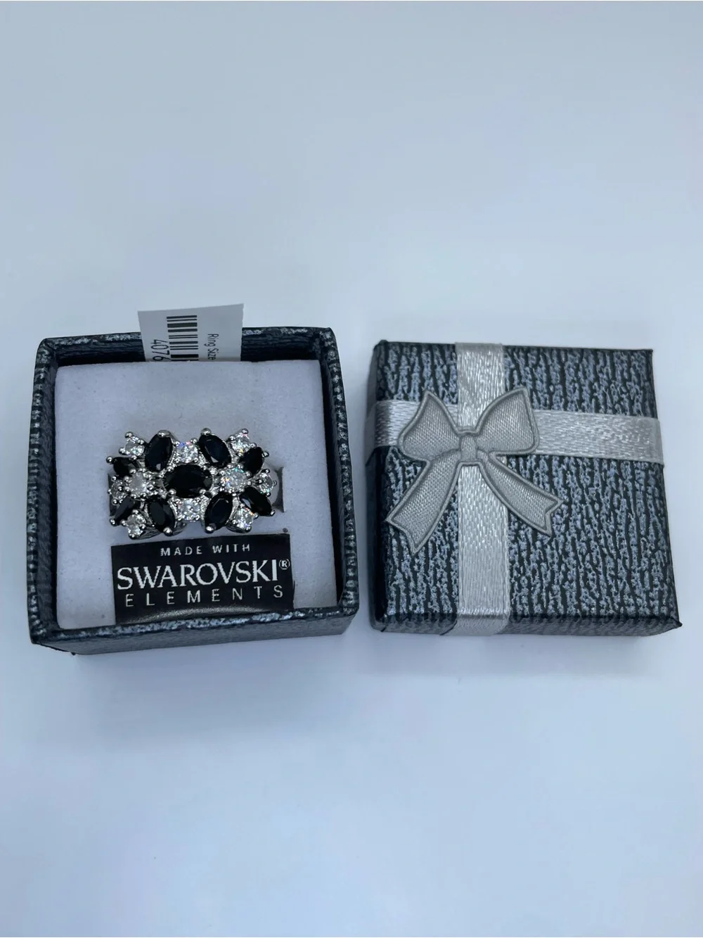 Swarovski Crystal Elements Black White Crystal Floral Cluster Ring Sz 8
